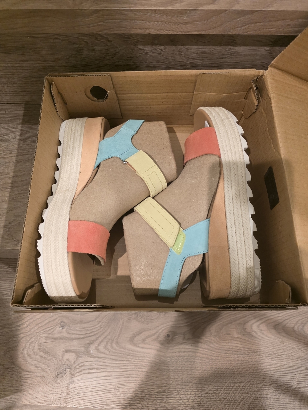 Sorel Cameron Flatform Sandal in colorblock suede - Picture 3 of 7